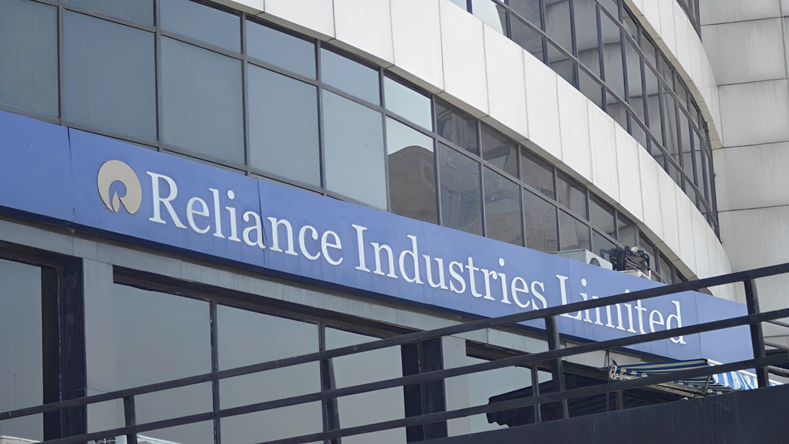 Reliance secures CCI approval for Rs. 2,850 Cr Metro Cash acquisition